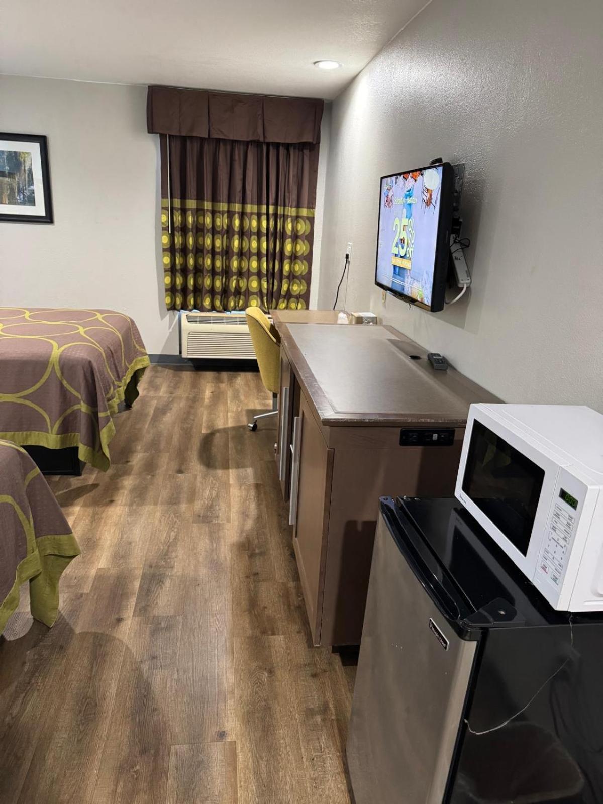Executive Inn Baker Zewnętrze zdjęcie