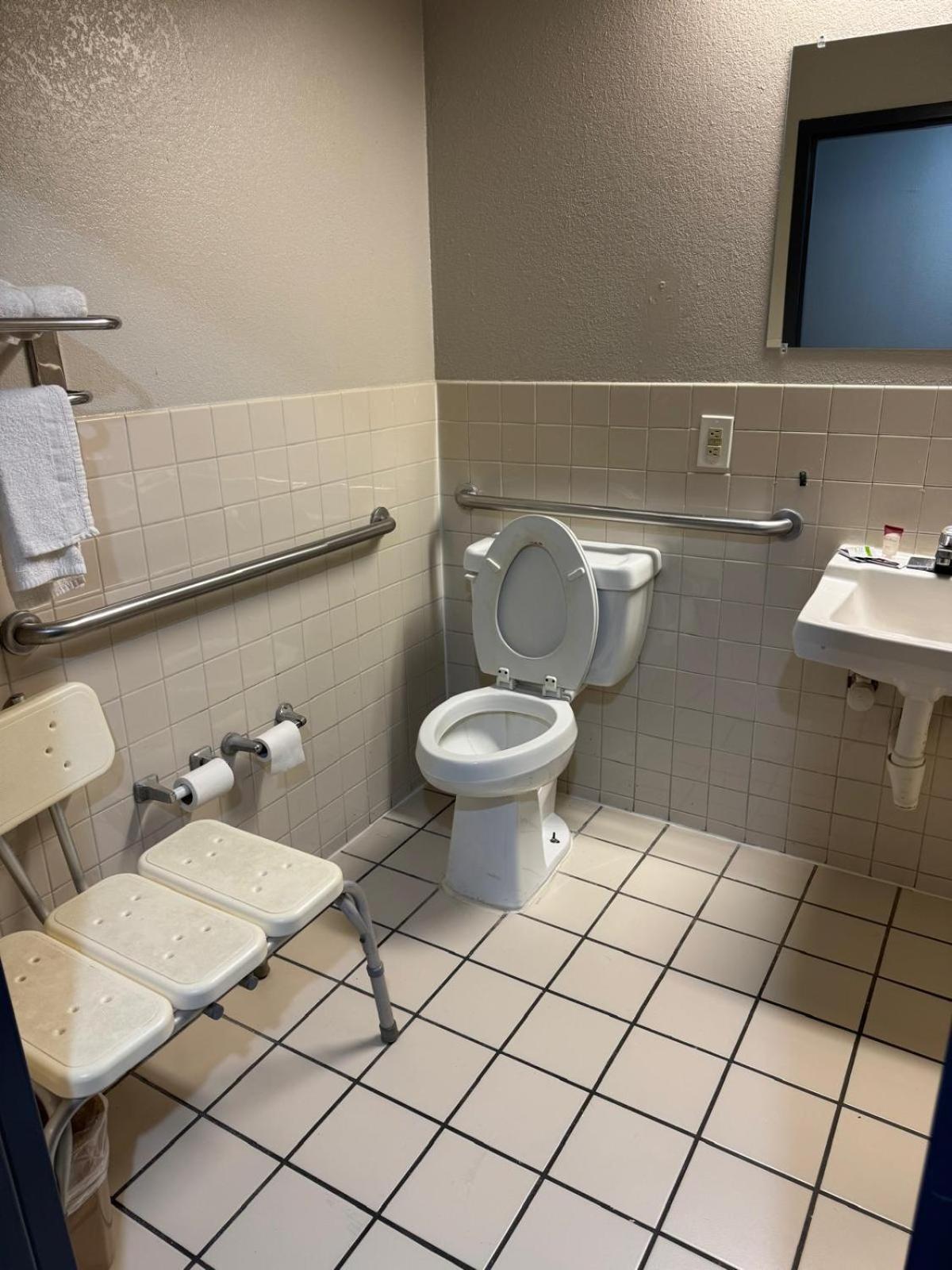 Executive Inn Baker Zewnętrze zdjęcie